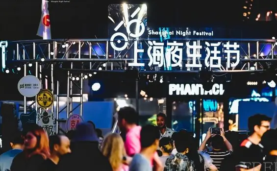建投书局看黄浦江霓虹夜景，北外滩最美书店与陆家嘴对望机位，我劝你千万别随便去